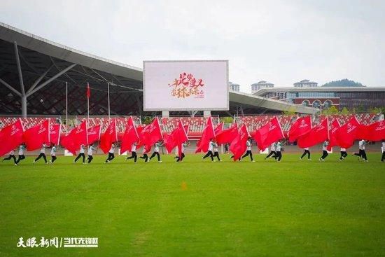 第27分钟，内德伊科维奇右路禁区扣过格拉利什后一脚兜射稍稍高出横梁。